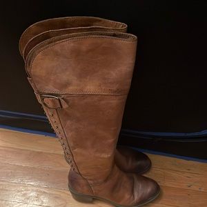 Vince Camuto. Size 7.5 B Good Condition.